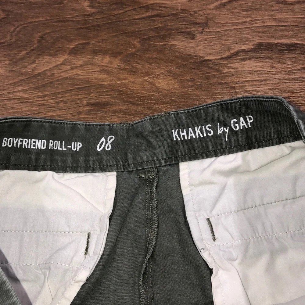 Gap size 8 boyfriend roll up olive green shorts